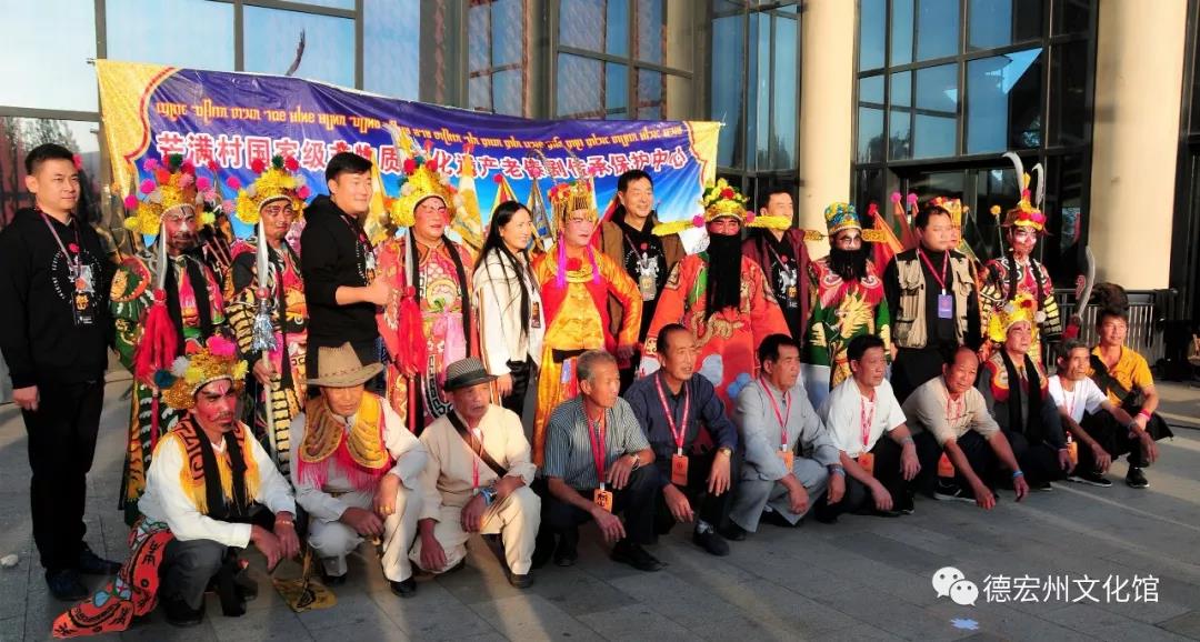 中国剧协主席濮存昕等专家观看演出并和演职员合影20191206150514.jpg